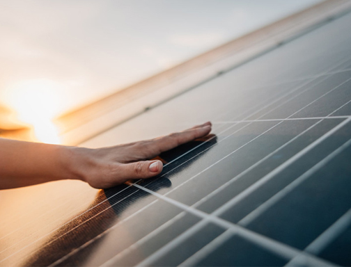 Le gouvernement indien affirme que la capacité de production de modules photovoltaïques atteindra 100 GW d'ici 2026