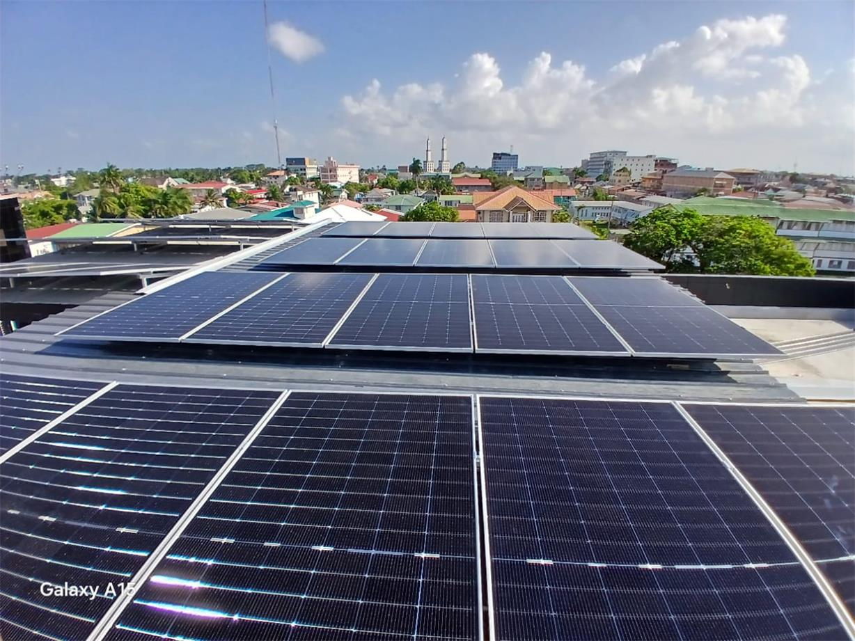 Système hybride de 25 kW dans une maison en Guyane